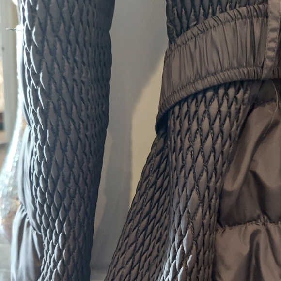 Rabbit fur collar waterfowl feather puffer- removable collar/belt by Via Spiga - Picture 8 of 16